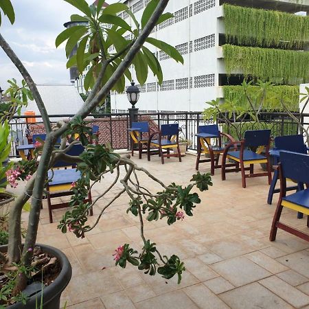 Hostel The Backpacker Semarang Exterior foto