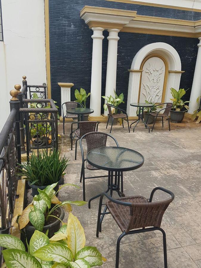 Hostel The Backpacker Semarang Exterior foto