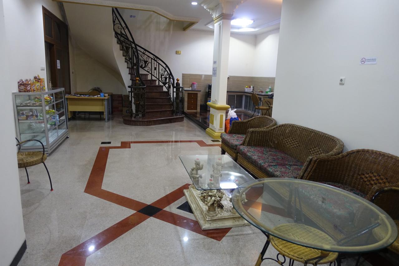 Hostel The Backpacker Semarang Exterior foto