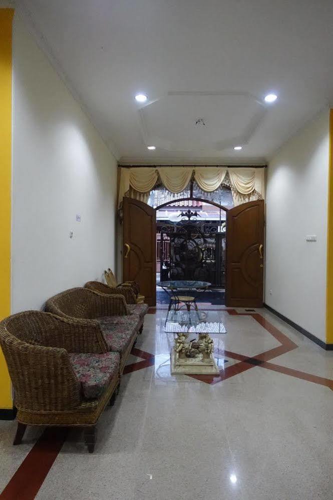 Hostel The Backpacker Semarang Exterior foto