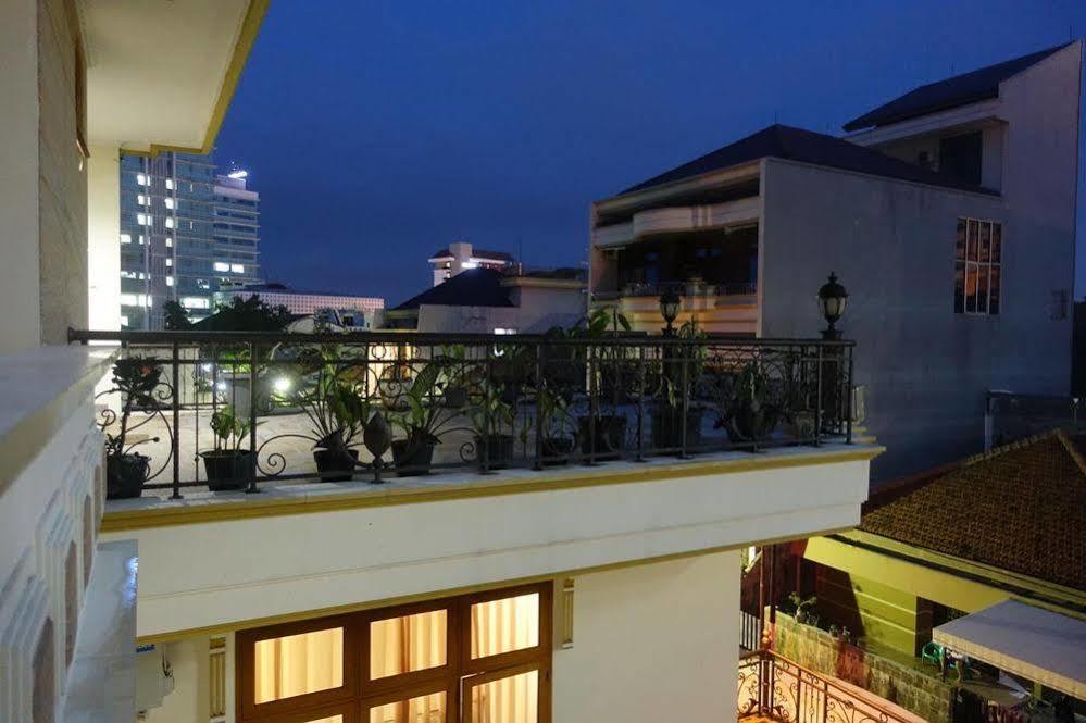 Hostel The Backpacker Semarang Exterior foto