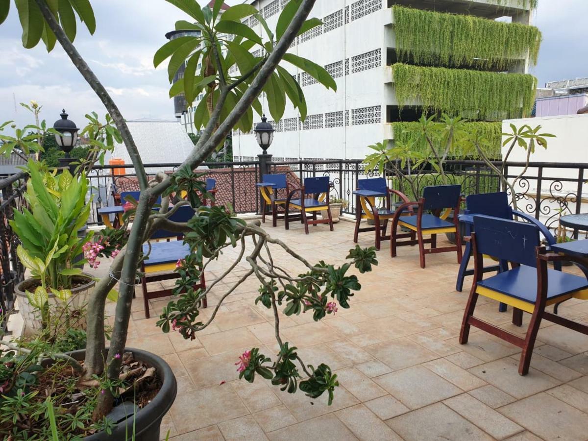 Hostel The Backpacker Semarang Exterior foto