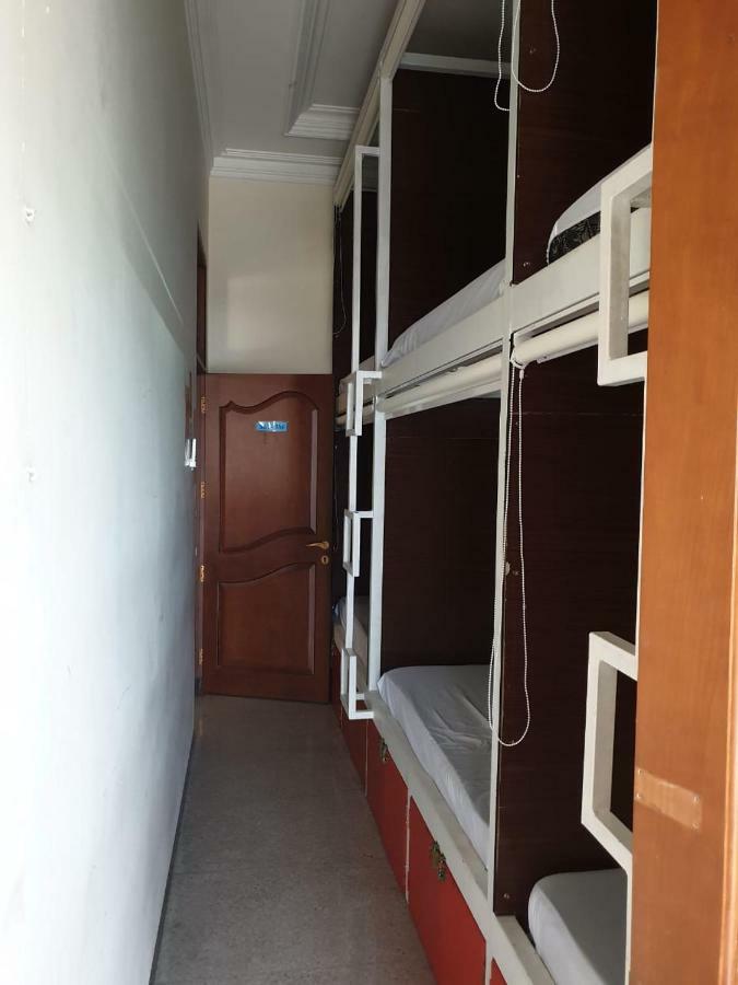 Hostel The Backpacker Semarang Exterior foto