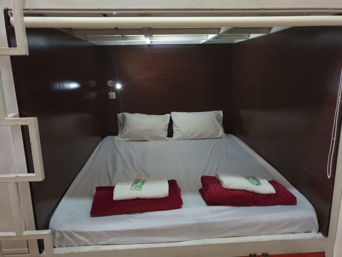 Hostel The Backpacker Semarang Exterior foto